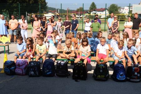 PRVI ŠOLSKI DAN CERKNICA 07 FOTO LJUBO VUKELIČ
